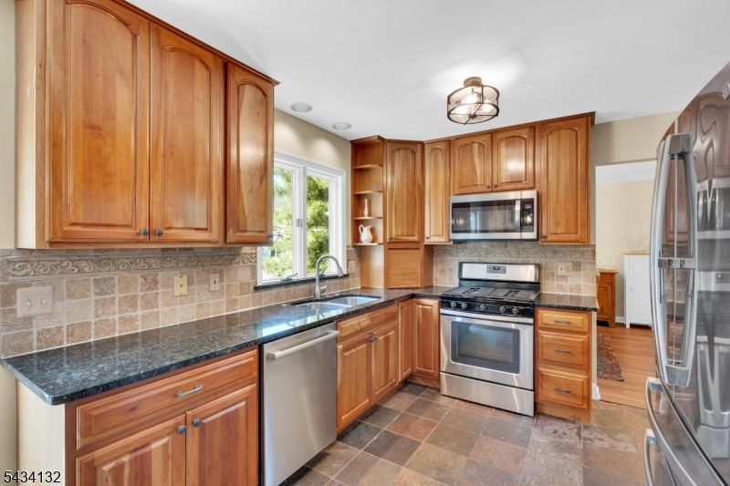 7 Mitchell Ln