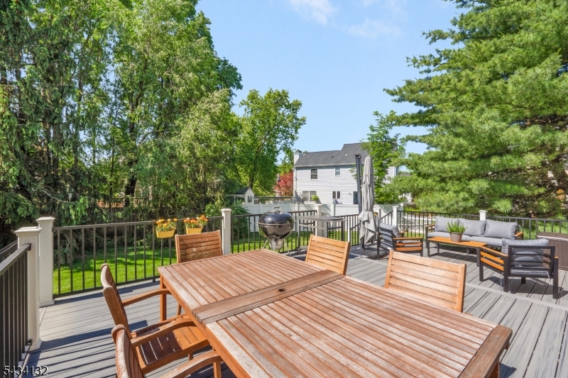 7 Mitchell Ln