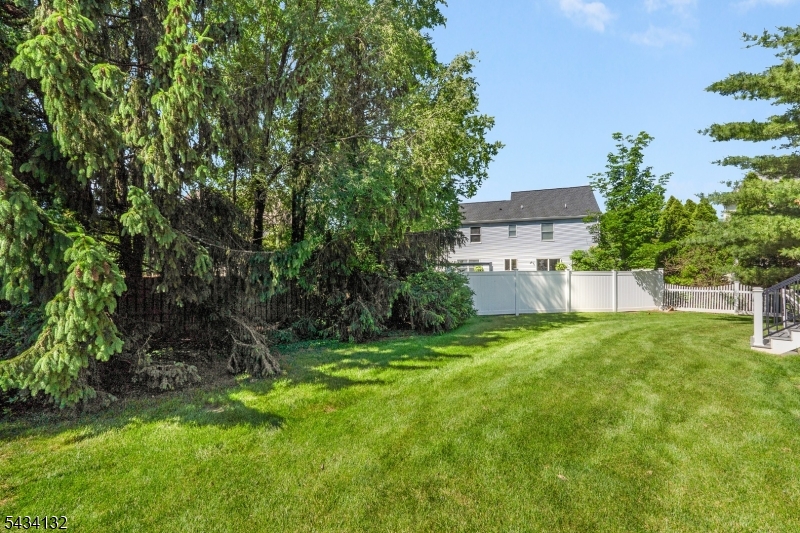 7 Mitchell Ln
