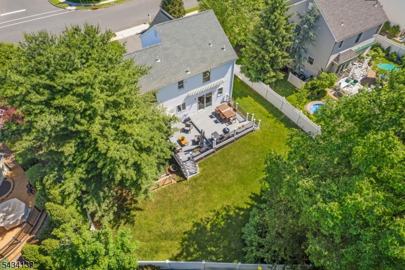 7 Mitchell Ln