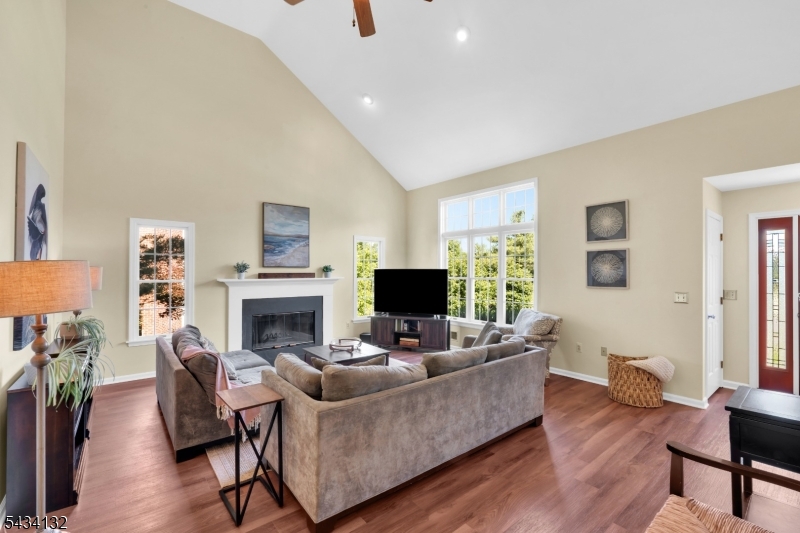 7 Mitchell Ln