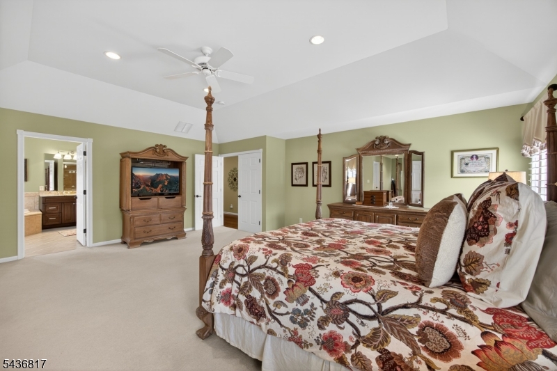 16 Saint Andrews Ct