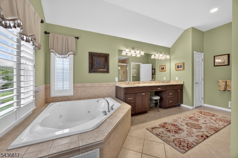 16 Saint Andrews Ct