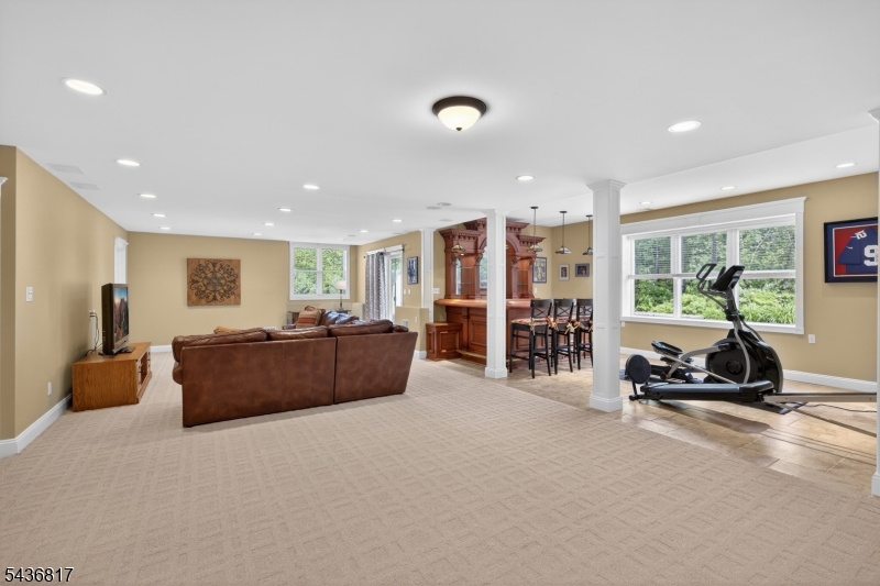 16 Saint Andrews Ct