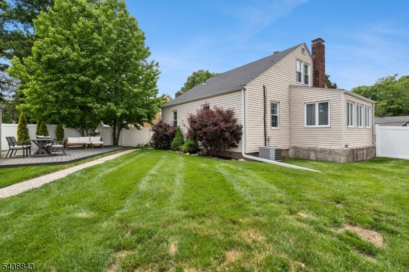 341 Huntington Rd