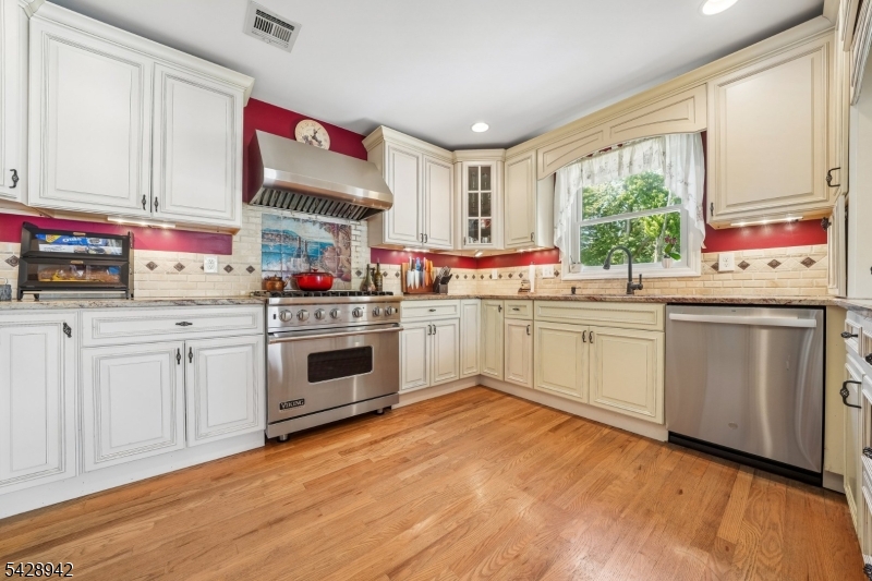 50 Newbrook Ln