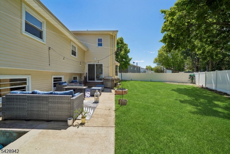 50 Newbrook Ln
