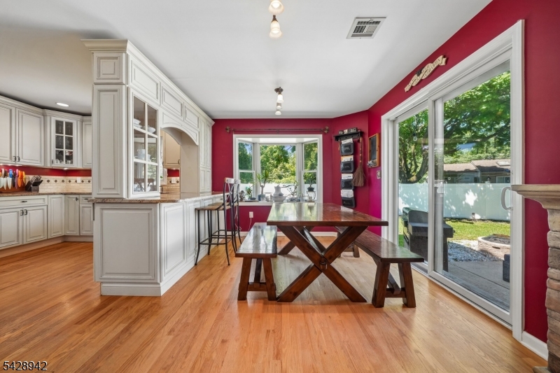 50 Newbrook Ln