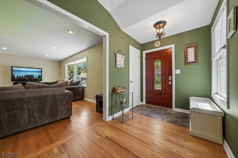 50 Newbrook Ln