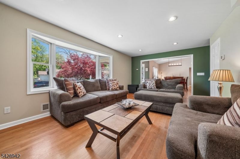50 Newbrook Ln