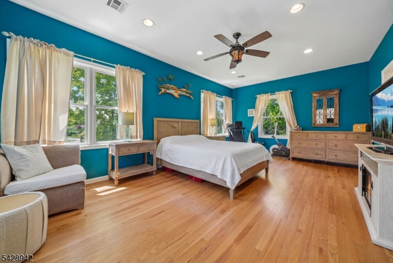50 Newbrook Ln
