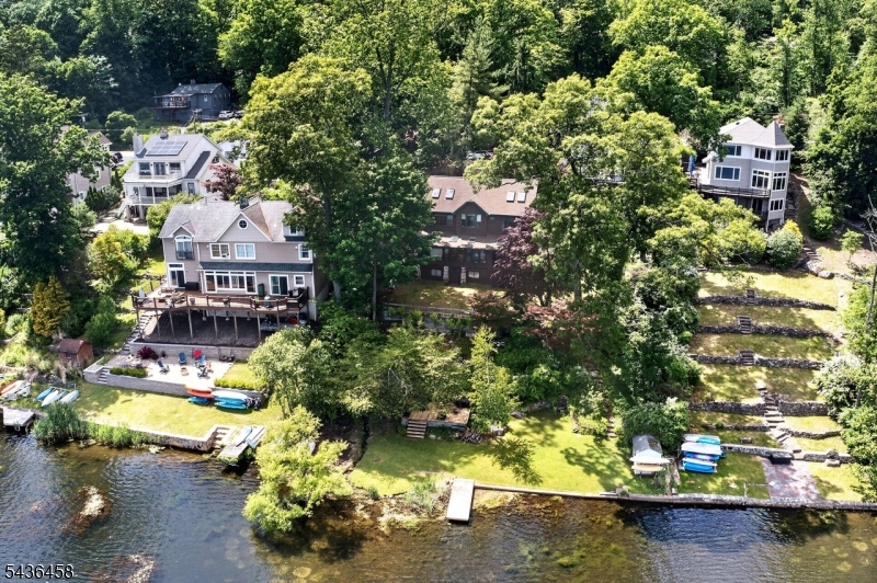 134 Cedar Lk W