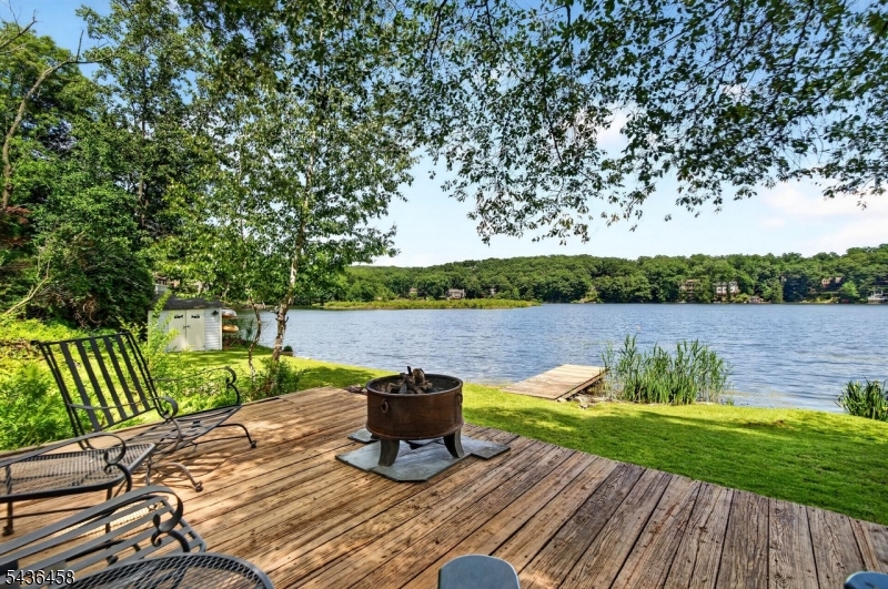 134 Cedar Lk W