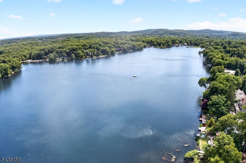 134 Cedar Lk W
