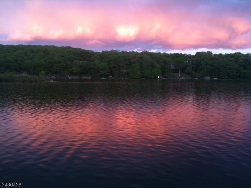 134 Cedar Lk W