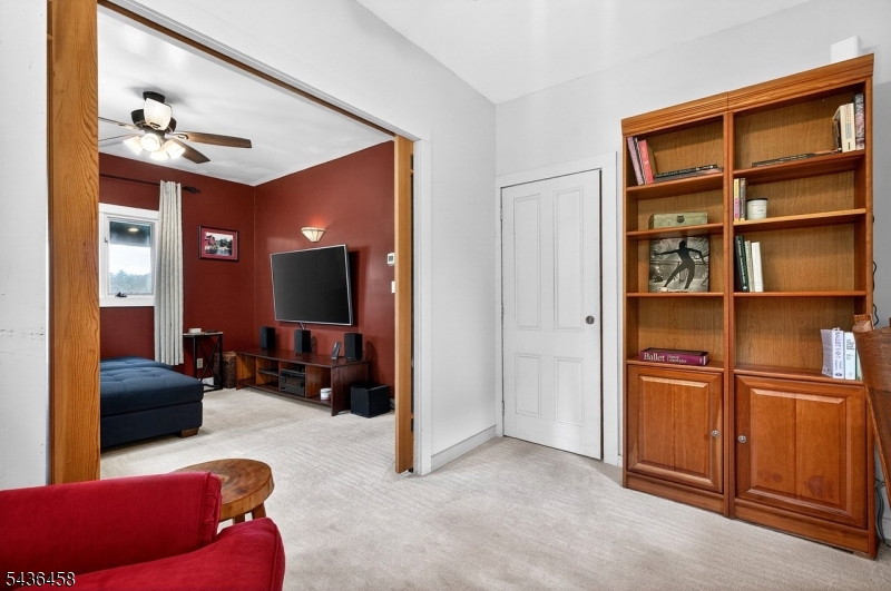134 Cedar Lk W