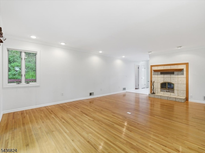 1079 Hoffman Rd