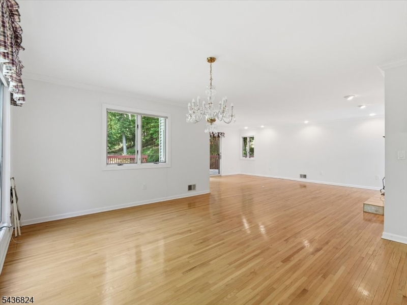 1079 Hoffman Rd