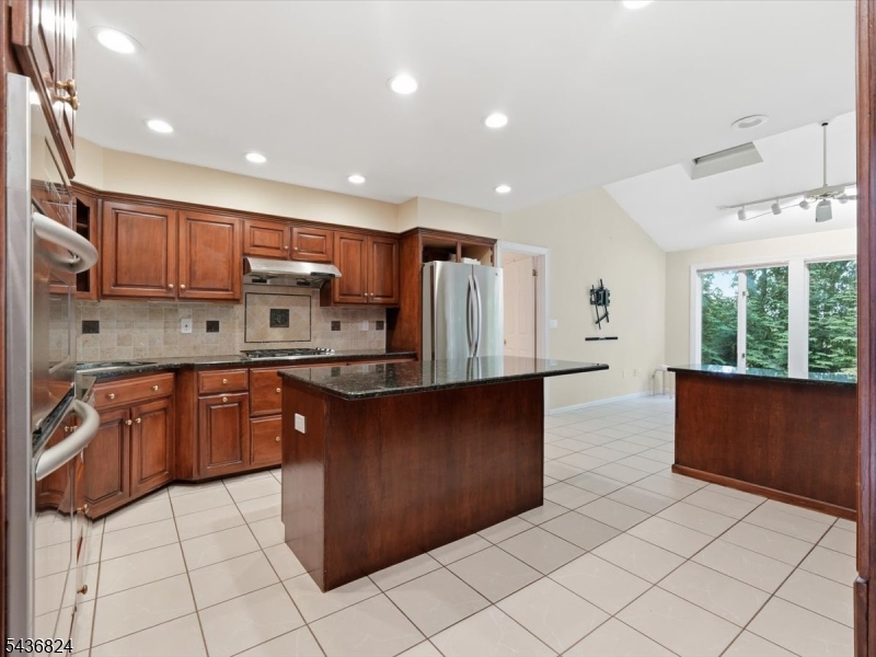 1079 Hoffman Rd