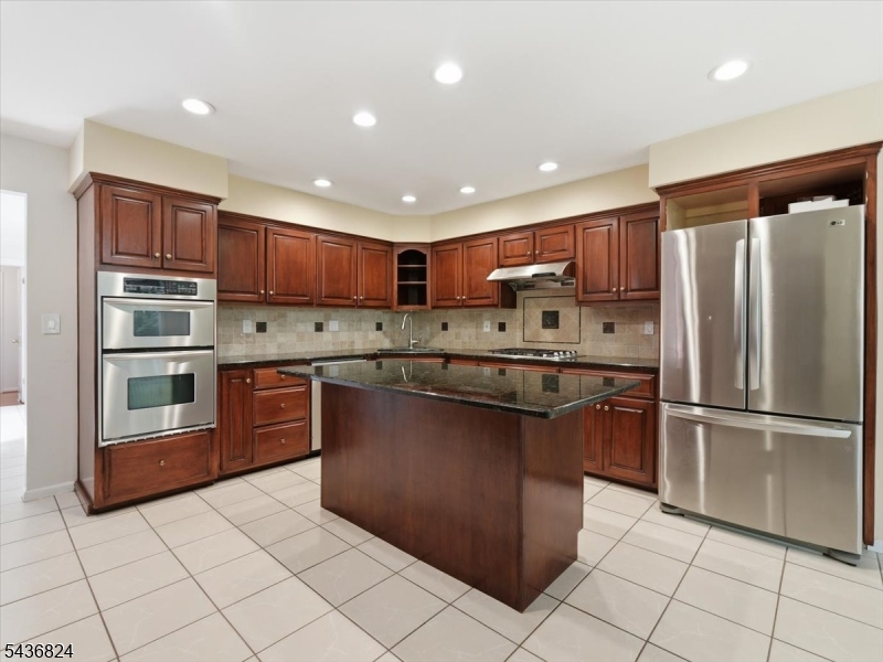 1079 Hoffman Rd