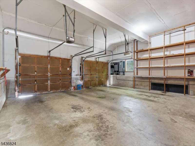 1079 Hoffman Rd