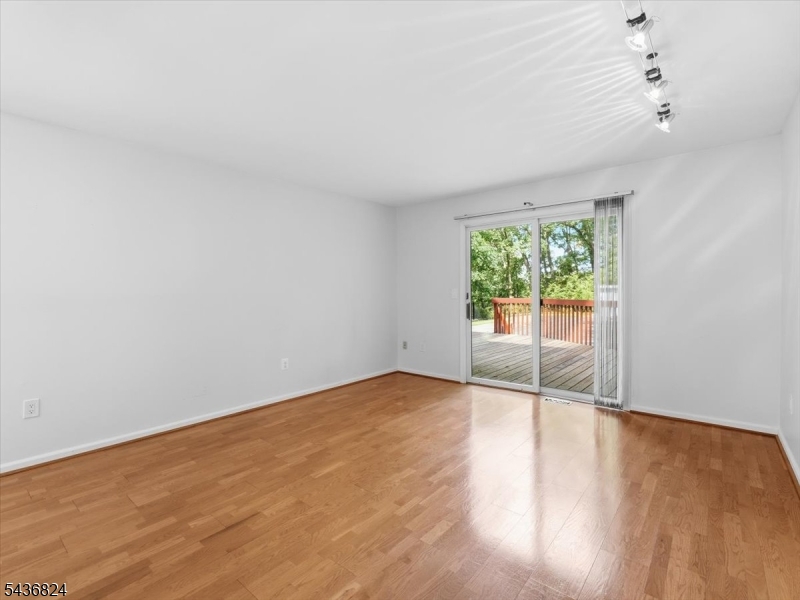 1079 Hoffman Rd