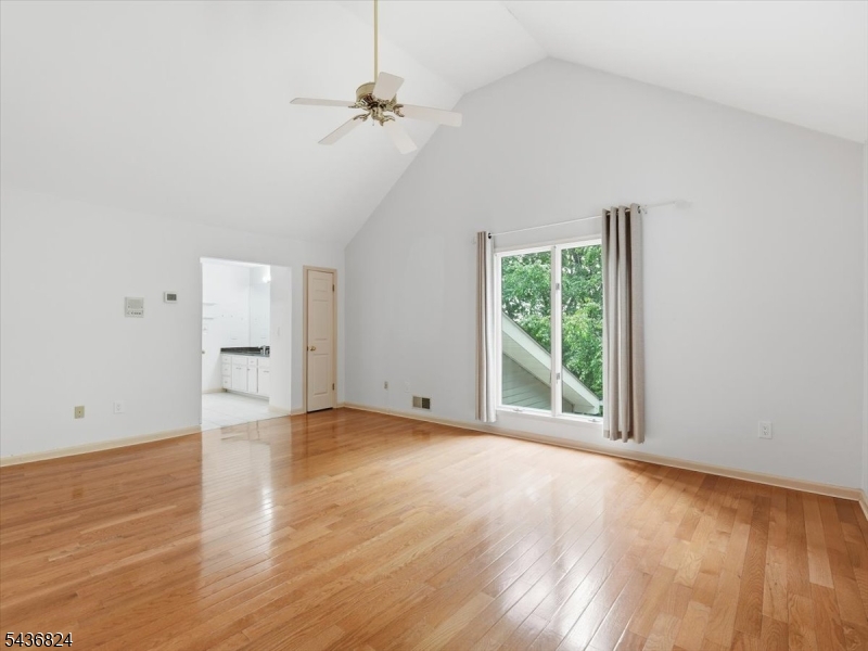 1079 Hoffman Rd
