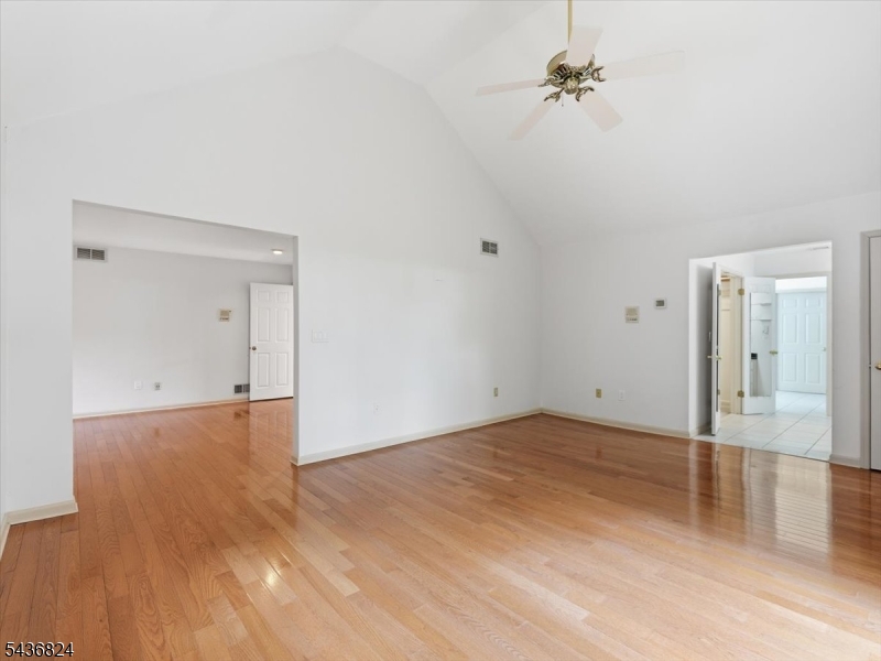 1079 Hoffman Rd