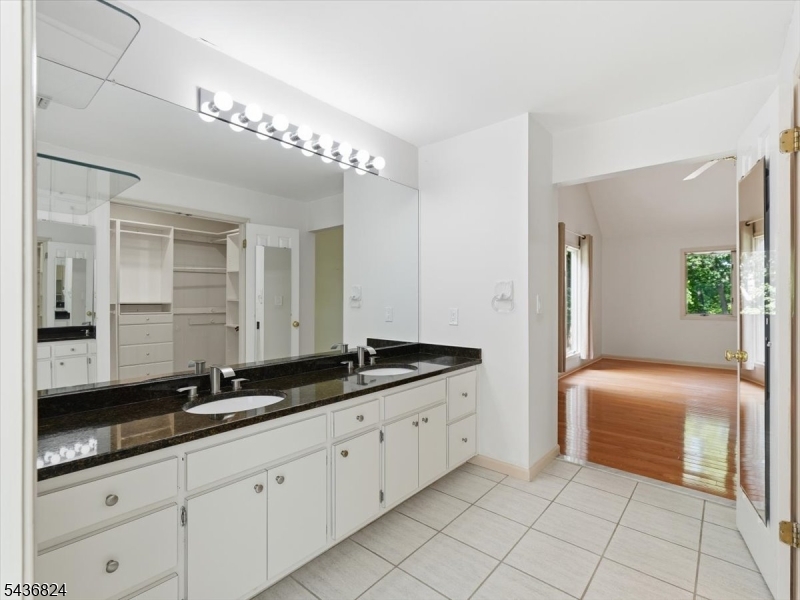 1079 Hoffman Rd