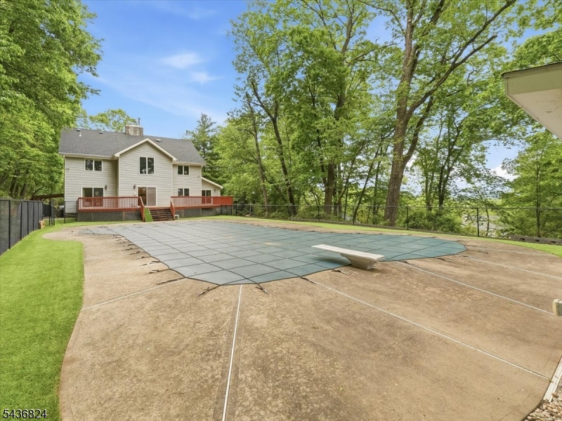 1079 Hoffman Rd