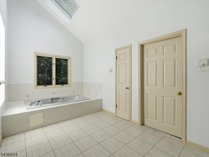 1079 Hoffman Rd