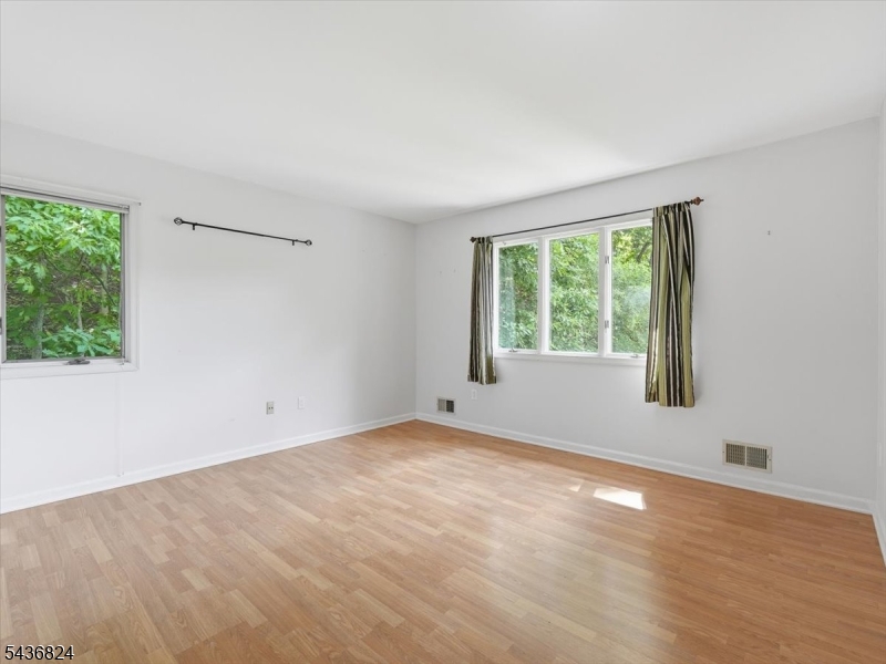 1079 Hoffman Rd