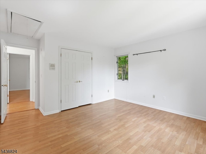 1079 Hoffman Rd