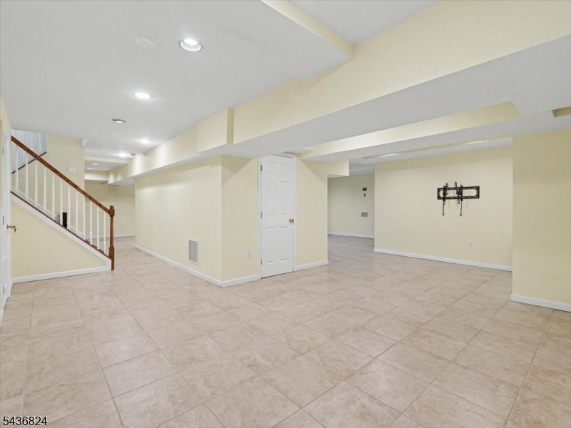 1079 Hoffman Rd