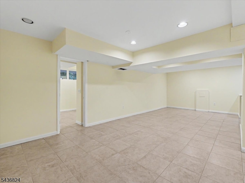 1079 Hoffman Rd
