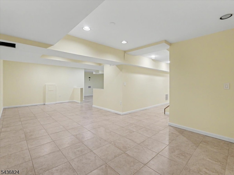 1079 Hoffman Rd
