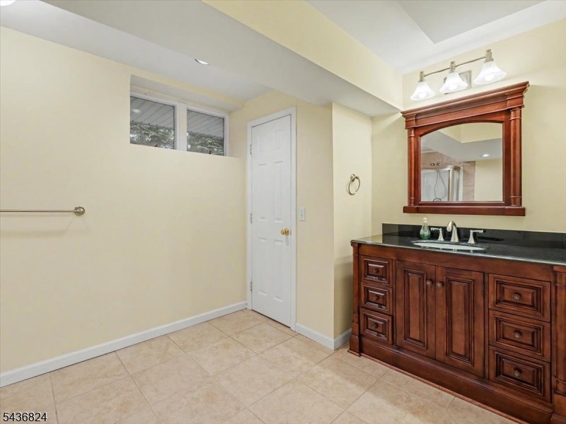 1079 Hoffman Rd