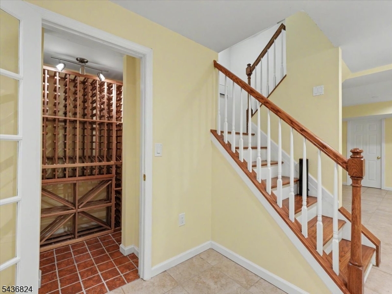 1079 Hoffman Rd
