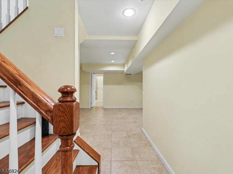1079 Hoffman Rd