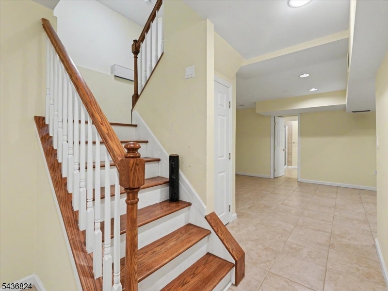 1079 Hoffman Rd