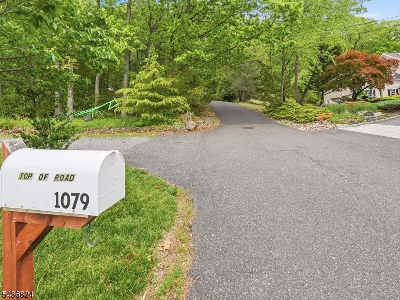 1079 Hoffman Rd