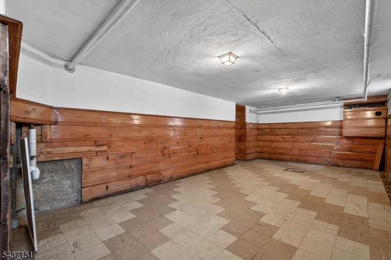189 Tappan Ave
