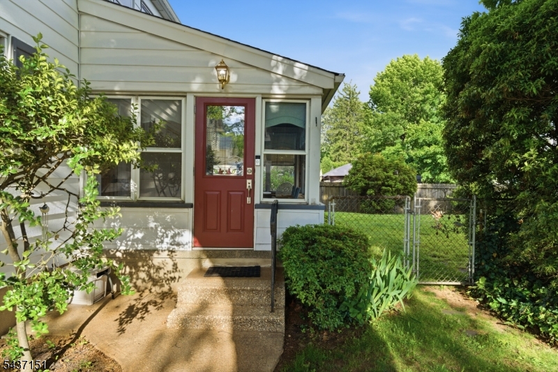 189 Tappan Ave