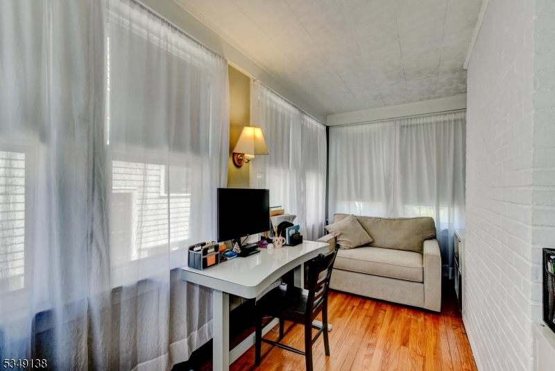 21 Ivanhoe Ave