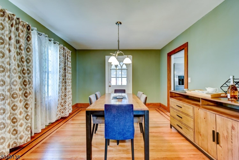 21 Ivanhoe Ave