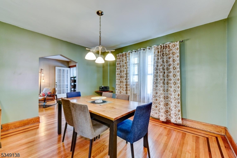 21 Ivanhoe Ave