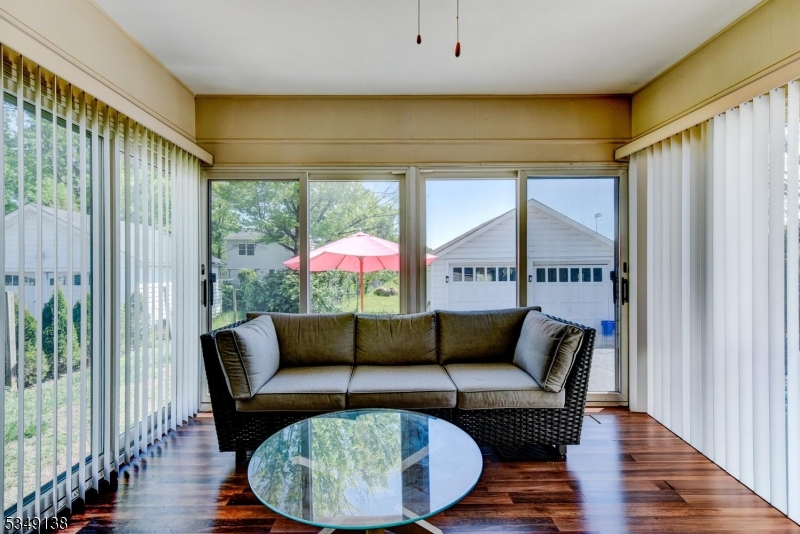 21 Ivanhoe Ave