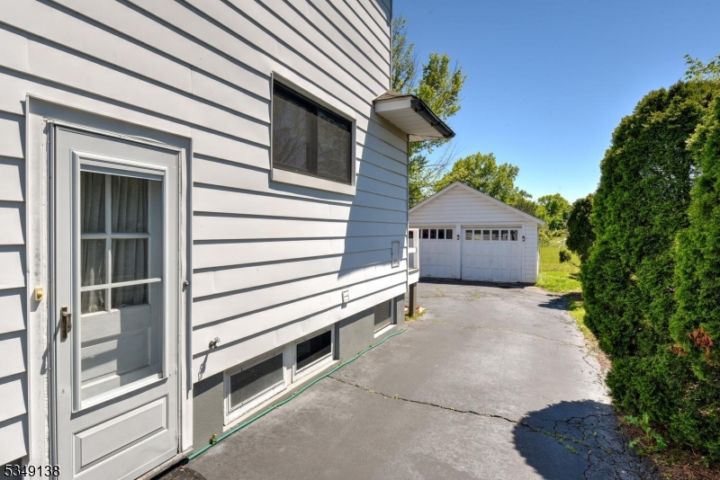 21 Ivanhoe Ave