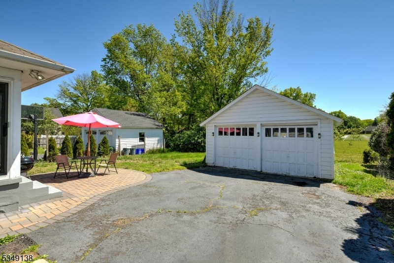 21 Ivanhoe Ave