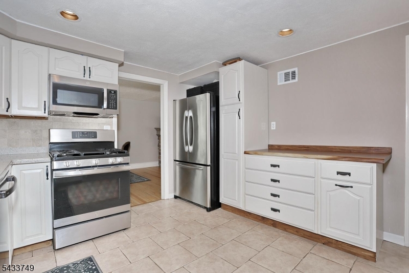 153 Bergen Ave